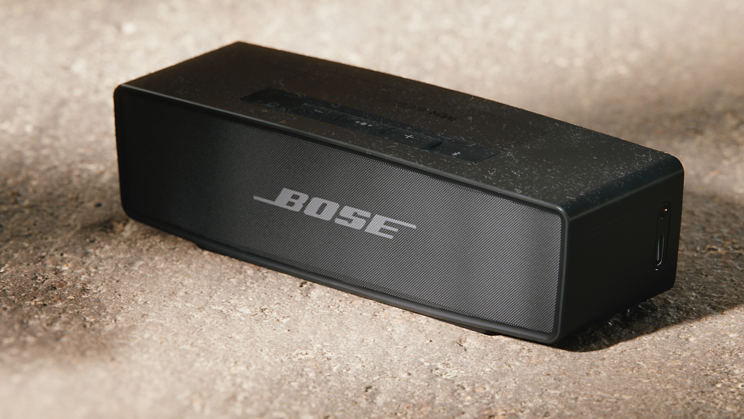 Bose Soundlink CGI render — angle A